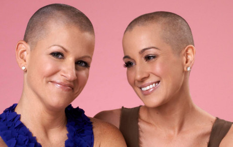 Kellie Pickler shaves her head to support her best friend